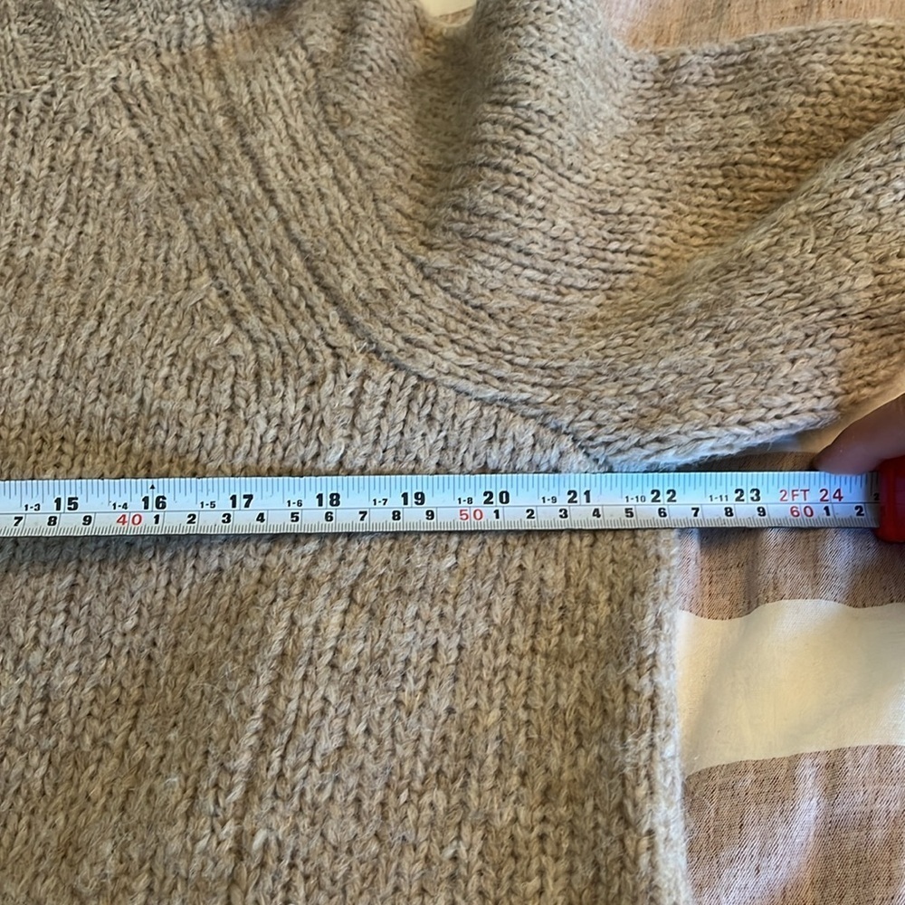 Aritzia Alpaca Blend Plutarch Turtleneck Sweater Size M Taupe Cozy Oversized - Picture 13 of 16